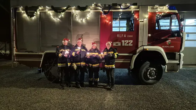 Die Feuerwehr Edlach sorgt für Weihnachtsstimmung. | Foto: FF Edlach/Rax