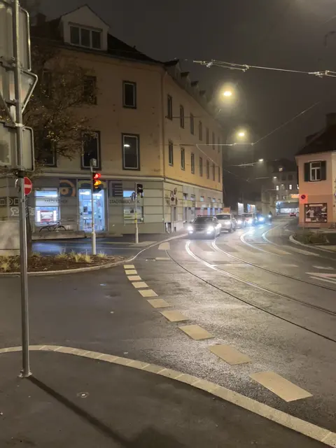 Vor allem bei Druckknopfampeln könnte ohne Grün-Blink-Phasen Zeit gespart werden, rund vier Sekunden pro Schaltung.  | Foto: MeinBezirk/Markus Kropac