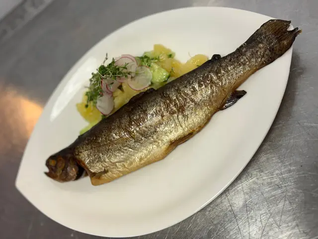 Findet man zu Weihnachten nur noch recht selten auf den Tellern: Fisch im ganzen.  | Foto: rm