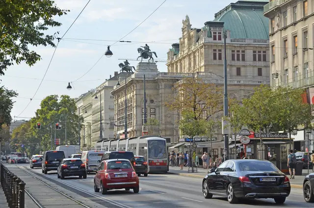 Ein Gleisschaden im Bereich Karlsplatz sorgte am Donnerstag für Einschränkungen im Öffi-Verkehr. (Archivfoto) | Foto: APA-Images / Willfried Gredler-Oxenbauer