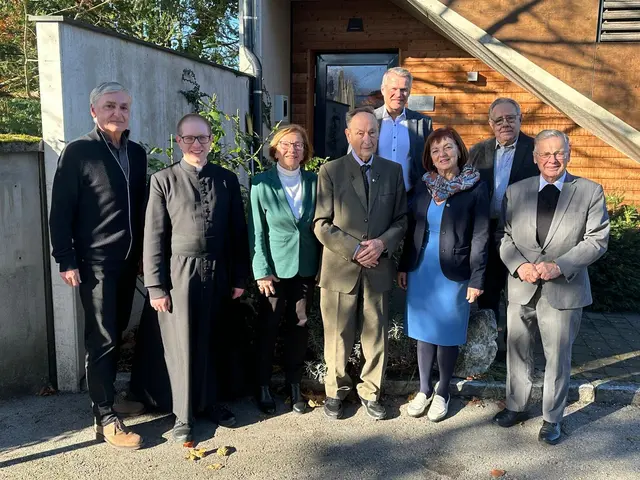 Gratulationen zum 90. Geburtstag in der Marktgemeinde Gresten: Jubilar Leopold Fusser(4.v.l.) mit seinen Gratulanten | Foto: Marktgemeinde Gresten