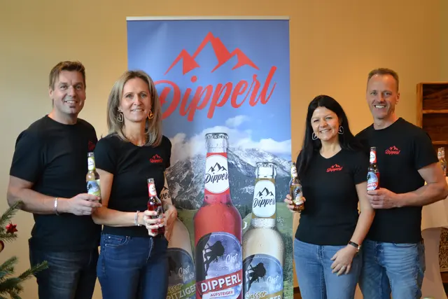 Die vier Freunde Franz Wiener, Karina Pichler, Karin Höfler und Herbert Höfler gründeten das "Dipperl". | Foto: Georg Pichler