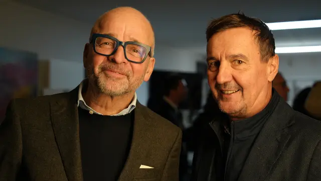 Anton Santner (P8) und LR Martin Zauner beim Adventumtrunk in den Räumlichkeiten der RegionalMedien Salzburg.  | Foto: Sabrina Moriggl