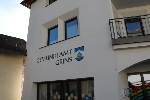 Das Wappen am Gemeindeamt von Grins. | Foto: Thomas Seelos