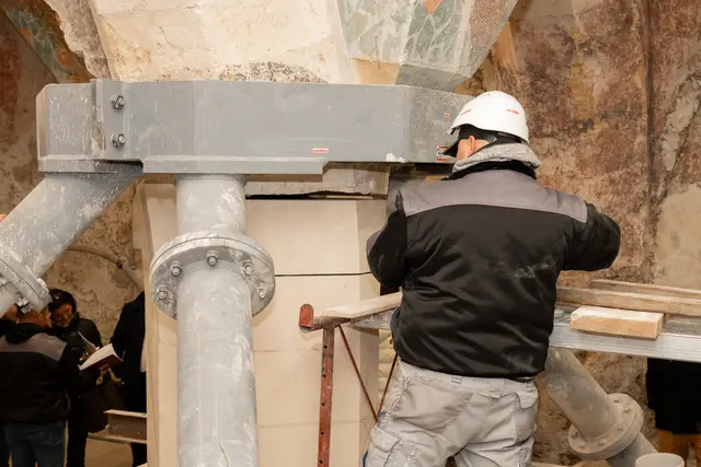 Am Donnerstag wurde die neue Säule fertiggestellt. | Foto: Land Steiermark/Laimer