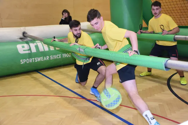 Das schon traditionelle Riesen-Wuzzlerturnier der Sportunion Pabneukirchen, Sektion Fußball, steigt am Samstag, 27. 12. 2025. Gespielt wird ab 9 Uhr in der Turnhalle Pabneukirchen.  | Foto: Zinterhof