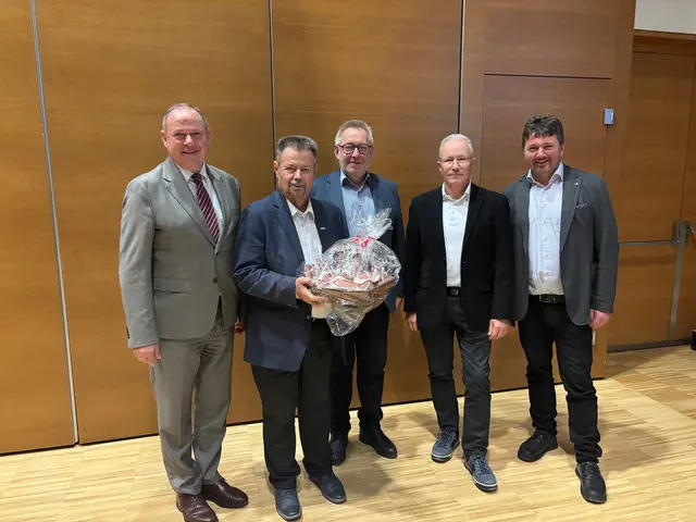 Von links: LAg. Bgm. Sepp Rathgeb, Bgm. a.D. Herbert Fürst, Obmann Bgm. Klaus Falkinger, GF Thomas Lang, Bgm. Bernhard Thumfart. | Foto: WEV