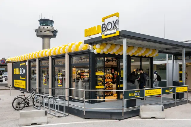 Die Billa Box beim Salzburger Airport, die im Dezember 2025 erstmals eröffnet wurde, ist täglich von 6:00 bis 23:00 Uhr geöffnet - auch an Sonn- und Feiertagen. | Foto: BILLA AG/Neumayr