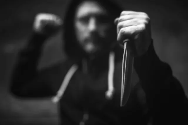 Zu einer Messerattacke kam es laut Polizei Mittwochabend am Reumannplatz. (Symbolfoto) | Foto: Panthermedia/yacobchuk1