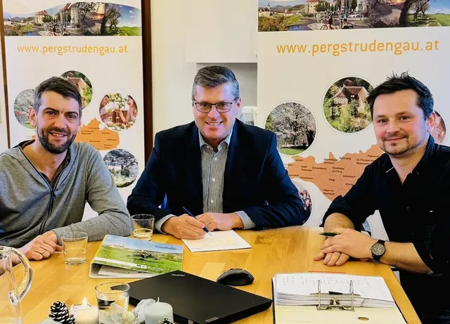 Austausch zum Thema neuer Regionalshop in St. Thomas: Roland Leitner, Manfred Hinterdorfer und Martin Mühllehner. | Foto: Leader-Region Perg-Strudengau