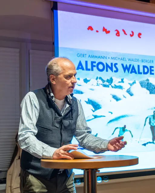 Walde-Enkel Michael Walde-Berger bei der Präsentation. | Foto: alpinguin