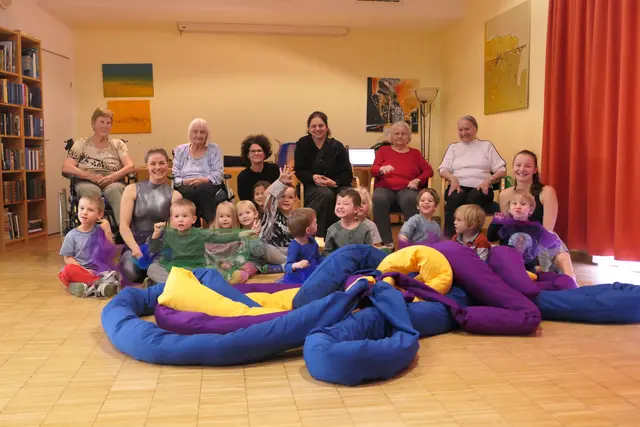 Gemeinsames Gruppenfoto nach einer gelungenen Darbietung mit Tanzconnec:tive | Foto: SeneCura