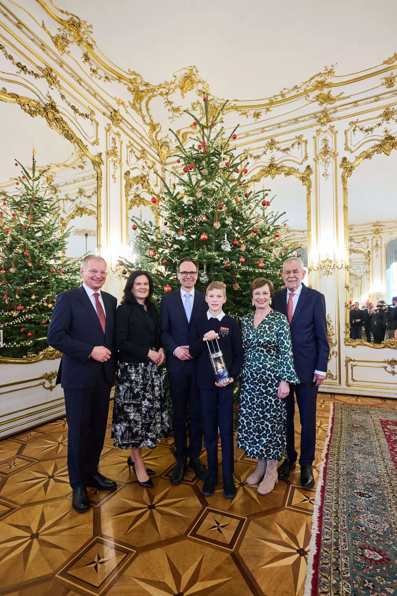 Von OÖ nach Wien: Weihnachtsbaum in der Hofburg stammt aus Stroheim - ...