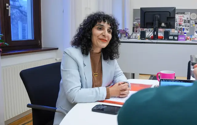 Bezirkschefin Saya Ahmad (SPÖ) über ihre Pläne für den Alsergrund.  | Foto: Andreas Pölzl/MeinBezirk