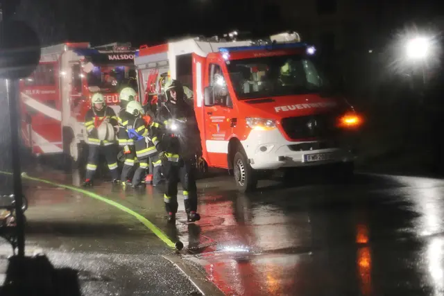 An jedem Tag, zu jeder Stunde und bei jedem Wetter sind die Feuerwehrleute für die Bevölkerung da. Dafür bilden sich die Ehrenamtlichen permanent weiter und unterziehen sich freiwillig Prüfungen. Danke Feuerwehrleute in Kalsdorf und überall für dieses Engagement.  | Foto: Edith Ertl
