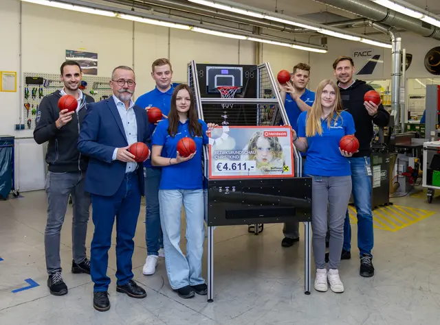 Stefan Schuller, Christian Doms (MeinBezirk), Elias Kirchsteiger, Hannah Bachinger, Laurenz Hager-Roiser, Isabella Hilpold und Helmut Winkler. | Foto: MeinBezirk