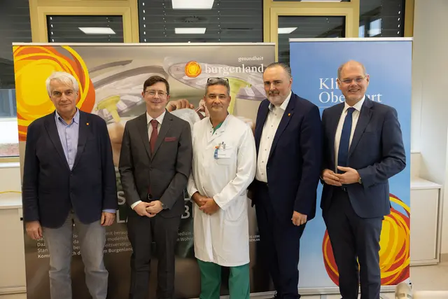Stephan Kriwanek (medizinischer Geschäftsführer der Gesundheit Burgenland), Oberarzt Wolfgang Dietl (provisorischer Leiter Herzchirurgie Klinik Oberwart), Primar Andreas Ochsenhofer (Abteilungsleitung Innere Medizin Klinik Oberwart), Landeshauptmann Hans Peter Doskozil und Franz Öller (kaufmännischer Geschäftsführer der Gesundheit Burgenland) stellten die neue Herz-Chirurgie vor. | Foto: Landesmedienservice/Stefan Wiesinger