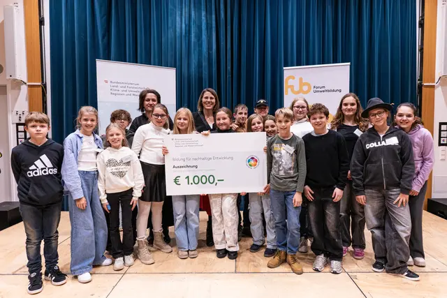 Die 2. Klasse der Mittelschule durfte sich über den 1. Preis bei der BNE-Auszeichnung für nachhaltige Bildung freuen. | Foto: Sacha Gillen