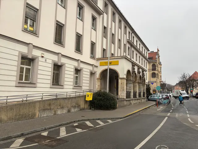 Vor der Postfiliale am Benediktinerplatz solle die Frau Opfer einer mutmaßlichen Attacke gewesen sein. | Foto: MeinBezirk/Lea Kainz