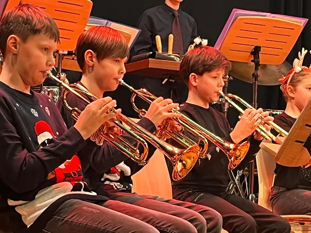 Am 13. Dezember 2025 um 14 Uhr lädt der Musikverein Kronstorf zum festlichen „Musikalischen Adventzauber“ in die Josef-Heiml-Halle. | Foto: Musikverein Kronstorf