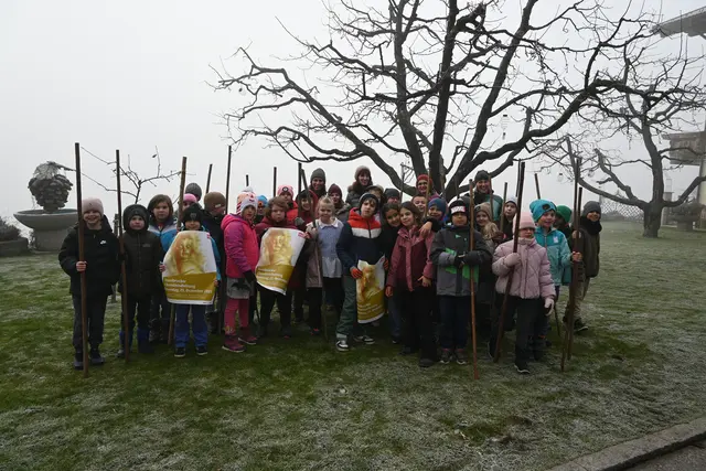 Die Kinder Volksschule Amras haben das Hirtentraining erfolgreich absolviert. | Foto: Königer