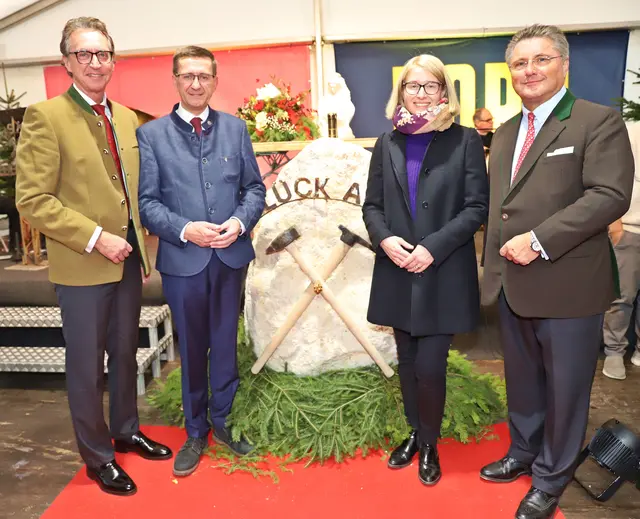 Barbarafeier beim Pumpspeicherkraftwerk der Energie AG in Ebensee (v.l.n.r.): Energie AG-CEO Leonhard Schitter, AR-Vorsitzender Markus Achleitner, Tunnelpatin LH-Stv. Christine Haberlander, CEO Karl-Heinz Strauss (PORR AG). | Foto: Energie AG/Reinhard Hörmandinger