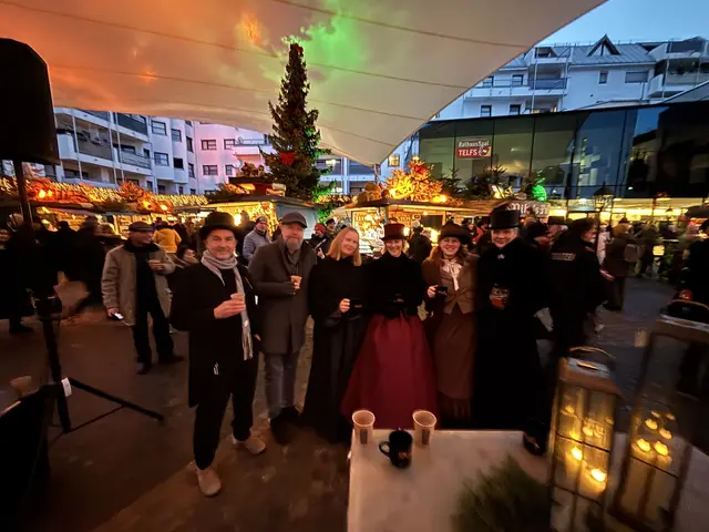 Der am Eduard-Wallnöfer-Platz ansässige Viktorianische Weihnachtsmarkt lässt BesucherInnen tief in den Geist von Charles Dickens’ Weihnachtsgeschichte „Scrooge“ eintauchen.