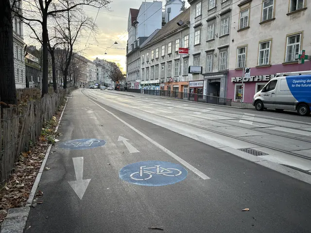 Seit etwa einem Jahr kommen Radfahrerinnen und Radfahrer ungehindert von Karlsplatz bis zur Johann-Strauss-Apotheke. Kommendes Jahr soll der Zwei-Richtung-Radweg ausgebaut – und die Lücke zum Radweg in Margareten geschlossen – werden. | Foto: Nathanael Peterlini/MeinBezirk