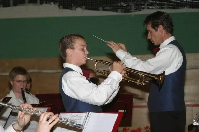 Ach wie die Zeit vergeht: Franz Schober am Dirigentenpult beim Konzert in Ehrenhausen mit Stefan Goja | Foto: Musikverein/privat