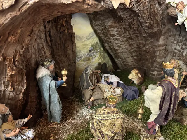 Diese Körperhaltung wird durch selbst gestaltete Ankleidefiguren möglich. | Foto: Margot Jeitler/MeinBezirk