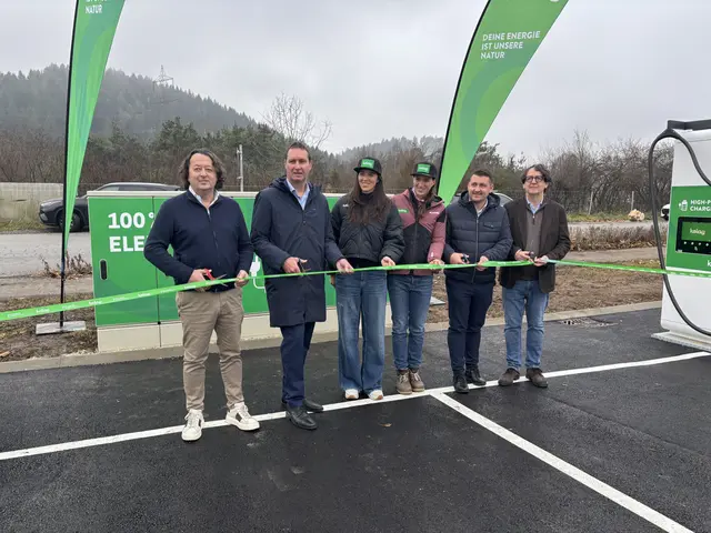 Um kurz nach 10 Uhr wurden feierlich die neuen E-Ladestationen bei der Griffen-Rast eröffnet. | Foto: MeinBezirk/Robert Glinik