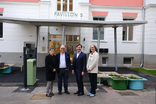 v. l.: Chefärztin Katrin Skala, ärztlicher Leiter der Einrichtung, Vlasios Kappos, Ewald Lochner und Michaela Schüchner (SPÖ) bei der Eröffnung des Ambulatoriums. Knapp 700 Patienten werden hier betreut.  | Foto: Oskar Bischof