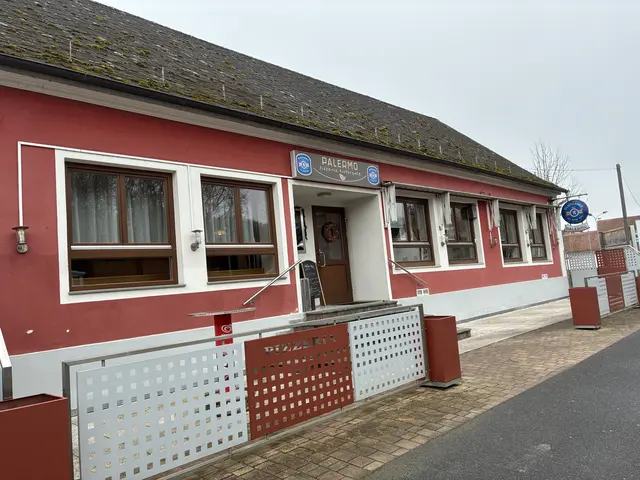 Noch bis zum 21. Dezember führen Mustafa Gül und Ágnes Jova die Pizzeria Palermo in Jennersdorf. Im Jänner übernimmt ein neuer Betreiber. | Foto: Anna Maria Kaufmann