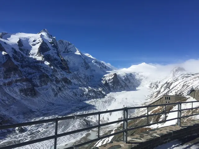 In der Nacht vom 18. auf den 19. Jänner 2025 ereignete sich am Großglockner ein tragisches Alpinunglück, bei dem eine 33-jährige Frau aus Salzburg ihr Leben verlor. | Foto: grossglockner.at (Symbolbild)