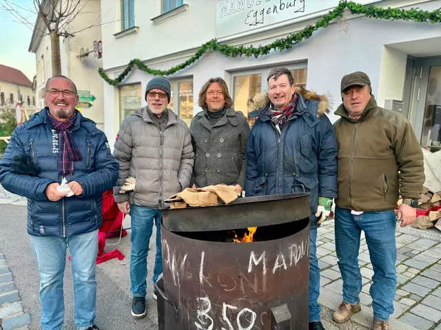 Auch in Eggenburg wird auf dem Hauptplatz adventlich gefeiert, mit Punschständen am Hauptplatz und Köstlichkeiten. | Foto: Markus Kahrer