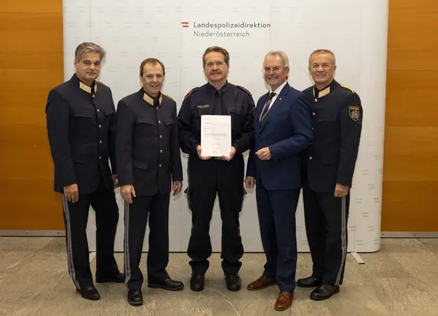 Auszeichnungsfeier für einen langgedienten Kollegen aus Aspang. | Foto: LPD NÖ