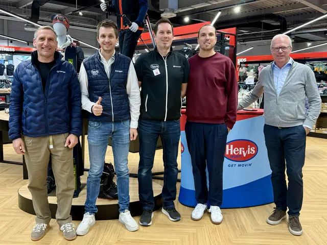 Storemanager Mario Reiter (Mitte) mit seinen Mitstreitern. | Foto: Hervis