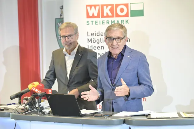 „Wir brauchen eine Entlastung des Faktors Arbeit und bei den Energiepreisen sowie eine echte Endbürokratisierungsoffensive“, fordern WKO Steiermark Präsident Josef Herk (r.) und Direktor Karl-Heinz Dernoscheg.  | Foto: Fischer