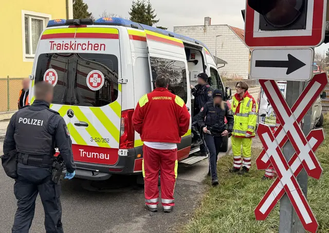 Einsatz von Feuerwehr, Rettung und Polizei. | Foto: BFKDO Baden / Stefan Schneider