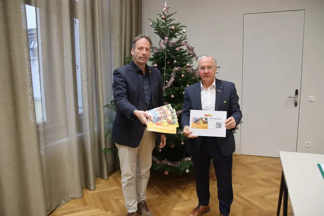 Christian Krotschek (l.) und Josef Ober präsentierten die fünf Schritte zur zukunftsfähigen Lebensweise. | Foto: MeinBezirk/Herwig Brucker