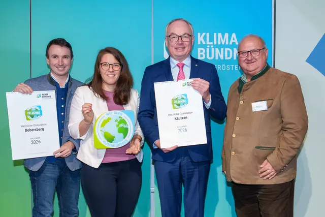 Dobersbergs Bürgermeister Lambert Handl, Michaela Aschenbrenner, Stephan Pernkopf und Kautzens Bürgermeister Manfred Wühl (v.l.) | Foto: Josef Bollwein