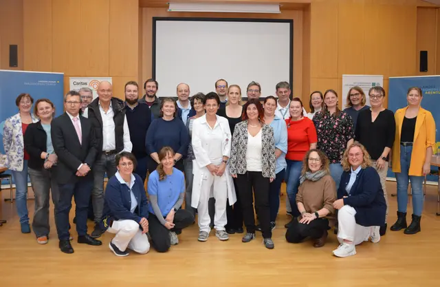 Sabine Gill, Erika Wurz, Erhard Neubauer, Rudolf Neugebauer, Dieter Preindl-Biber, Regina Hauer, Gernot Preisegger, Christian Herbeck, Dunja Eisner, Sandra Noe-Nordberg, Thomas Schwertberger, Regine Kainz, Martina Schlüter, Stefan Gutternig, Bianca Seidel, Klaus Helmreich, Gerlinde Bieringer, Jennifer Mayer, Roland Böhm, Ivonne Semper, Astrid  Anderlik, Elisabeth Lehr, Ursula Pichler, Ines Prokop, Alexandra Danninger, Petra Peter und Julia Pichler. | Foto: Landesklinikum Waidhofen/Thaya