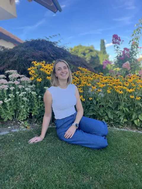 Anna Pfeiffer (28) aus Utzenaich ist Volksschullehrerin und beschäftigt sich intensiv mit dem Thema Evolutionspädagogik.  | Foto: Pfeiffer