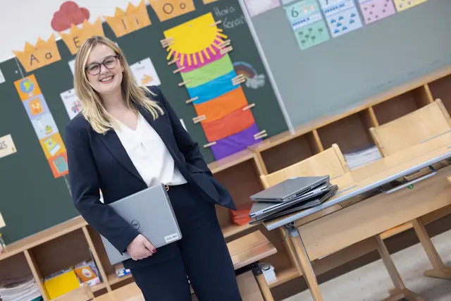 Vizebürgermeisterin Merima Zukan unterstützt die IT-Offensive an den Linzer Pflichtschulen: 1.600 Geräte werden im Schuljahr 25/26 erneuert. | Foto: Stadt Linz