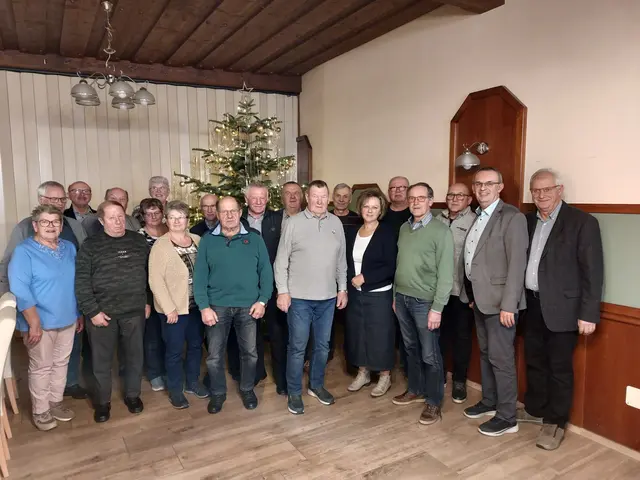 Christiana Kranner, Herbert Pribil, Leo Meier, Gerhard Wagner, Alfred Kainz, Adele Macho, Regina Licht, Maria Philipsky, Franz Schlögl, Alois Wagner, Franz Dangl, Franz Eipeltauer, Erwin Jarosch, Johannes Dorn, Brigitte Baue, Franz Bauer, Alois Muthsam, Erwin Jarosch, Rudolf Mayer und Reinhard Deimel (v.l.) | Foto: Hilfswerk Thayatal