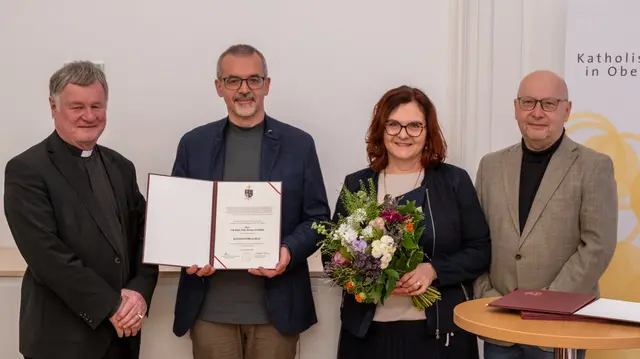Titelverleihung an Bruno Fröhlich (2.v.l.) | Foto: Diözese Linz/Johannes Kienberger