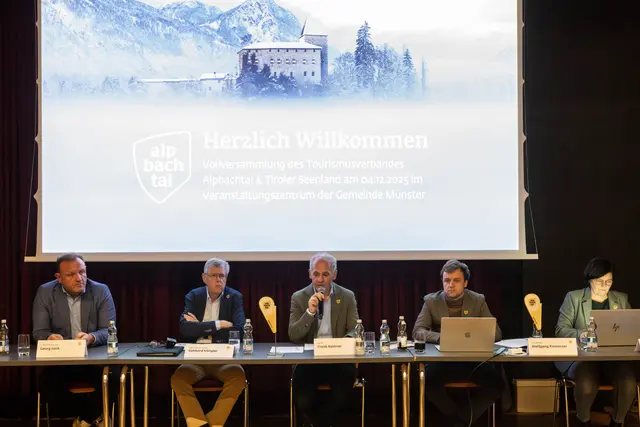 Bei der Vollversammlung von Alpbachtal Tourismus standen Strategien und neue Impulse für die Zukunft der Tourismusregion im Mittelpunkt. | Foto: Gabriele Grießenböck
