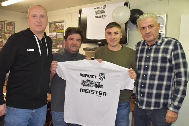 Obmann Christian "Bender" Gansfuss, Vizebürgermeister Franz Saurer, Lukas Valika und Bürgermeister Günter Valika | Foto: MeinBezirk/Michael Strini