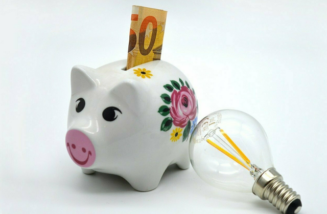 Den Unternehmen bleibt immer weniger Geld über: Hohe Arbeitskosten, teure Energie und überbordende Bürokratie geben die Unternehmen als Hauptgründe an. | Foto: pixabay