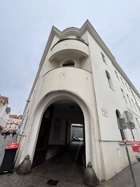 Das bestehende Gebäude aus Perspektive Hafnerplatz. Dieser Teil wird saniert und nicht abgerissen. | Foto: sg